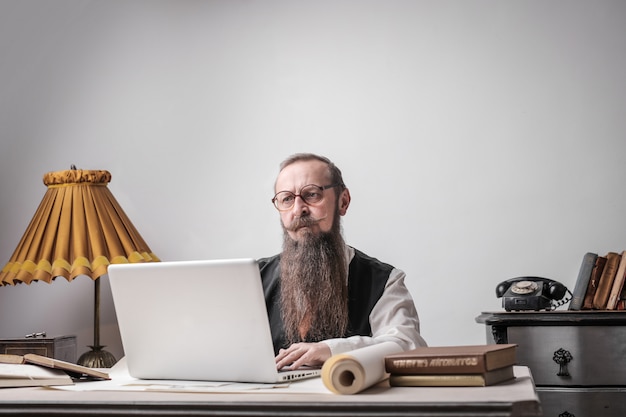 Bearded man working on a laptop Premium Photo